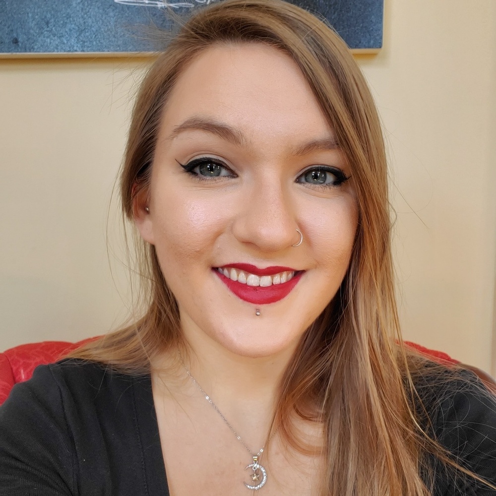 Meet your Posher, Caitlin